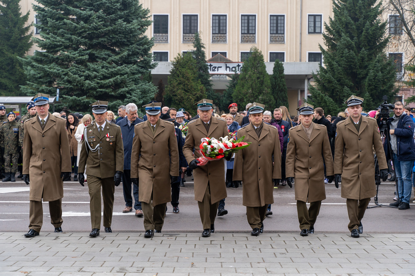 Elblążanie uczcili 105. rocznicę odzyskania niepodległości zdjęcie nr 296035