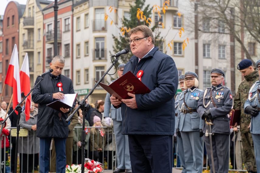 Elblążanie uczcili 105. rocznicę odzyskania niepodległości zdjęcie nr 296014