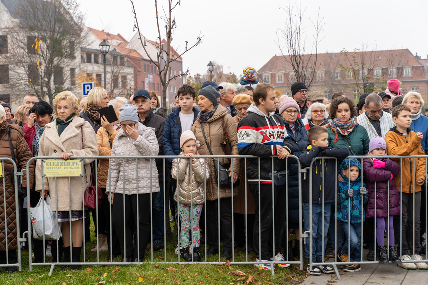 Elblążanie uczcili 105. rocznicę odzyskania niepodległości zdjęcie nr 296011