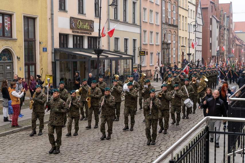 Elblążanie uczcili 105. rocznicę odzyskania niepodległości zdjęcie nr 295994