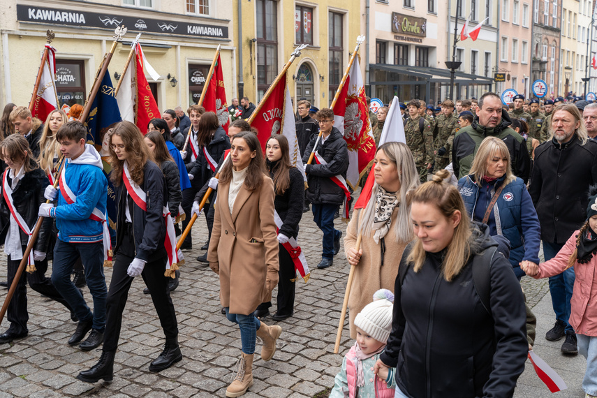 Elblążanie uczcili 105. rocznicę odzyskania niepodległości zdjęcie nr 296001