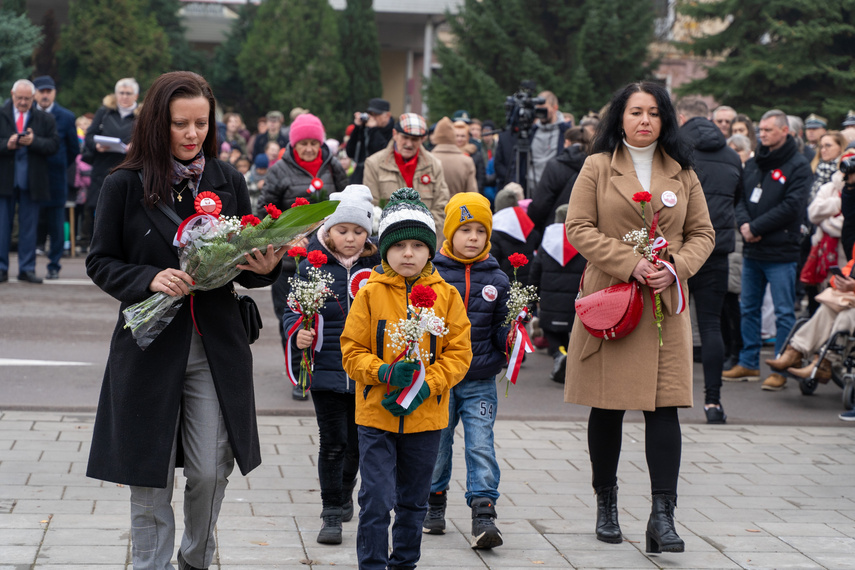 Elblążanie uczcili 105. rocznicę odzyskania niepodległości zdjęcie nr 296057