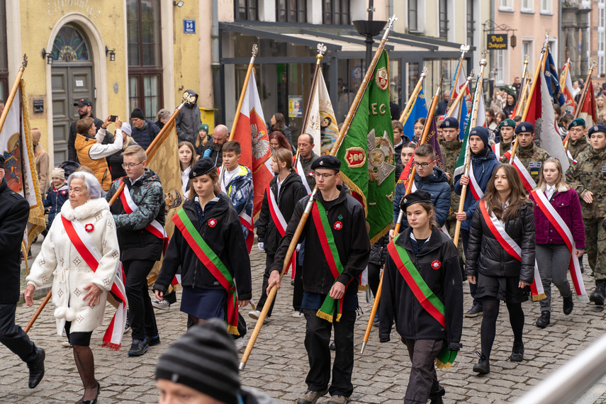 Elblążanie uczcili 105. rocznicę odzyskania niepodległości zdjęcie nr 295998