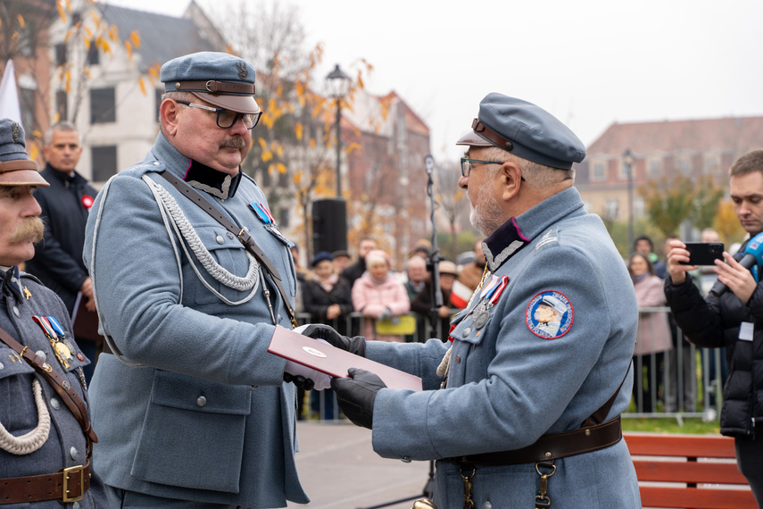 Elblążanie uczcili 105. rocznicę odzyskania niepodległości zdjęcie nr 296022