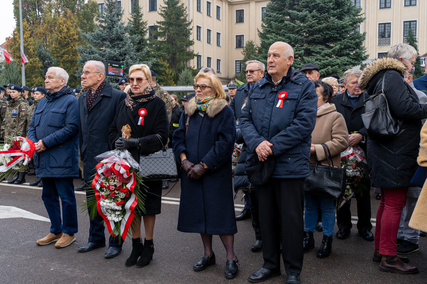 Elblążanie uczcili 105. rocznicę odzyskania niepodległości zdjęcie nr 296009