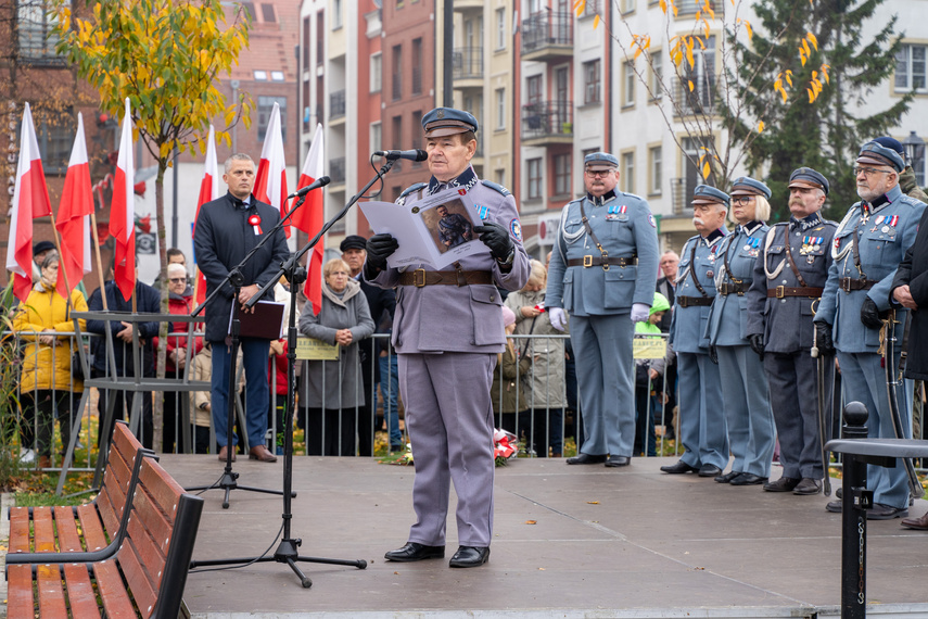 Elblążanie uczcili 105. rocznicę odzyskania niepodległości zdjęcie nr 296018