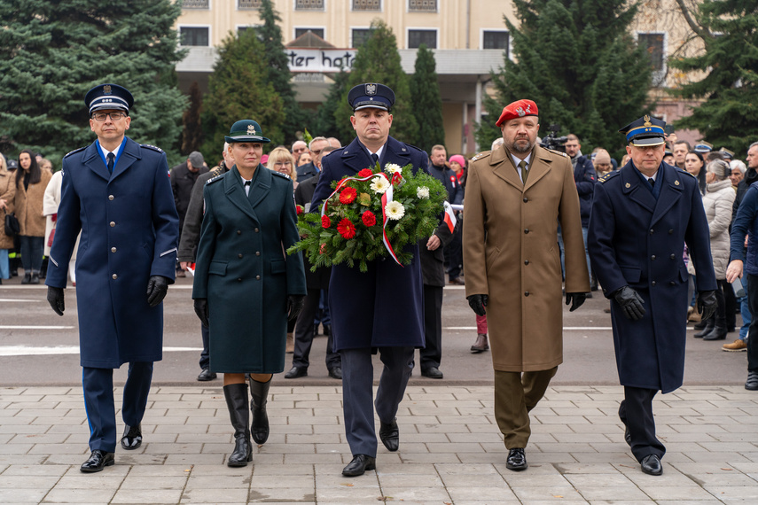 Elblążanie uczcili 105. rocznicę odzyskania niepodległości zdjęcie nr 296041