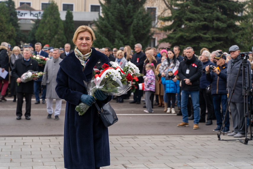 Elblążanie uczcili 105. rocznicę odzyskania niepodległości zdjęcie nr 296031