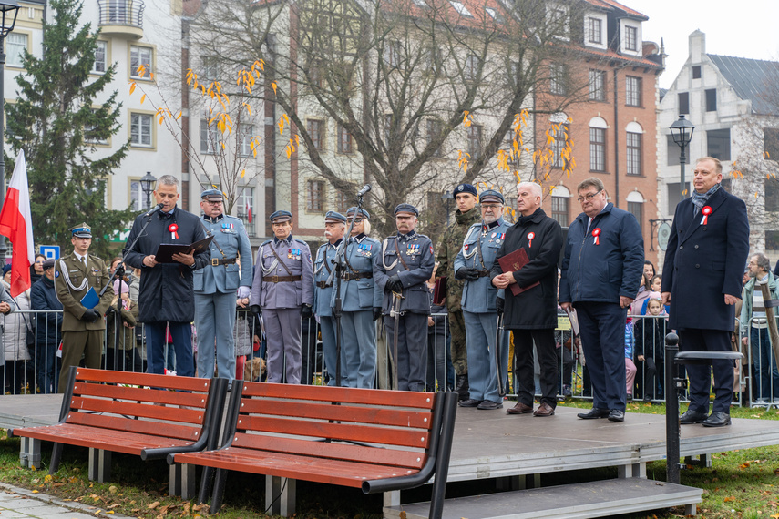 Elblążanie uczcili 105. rocznicę odzyskania niepodległości zdjęcie nr 296007