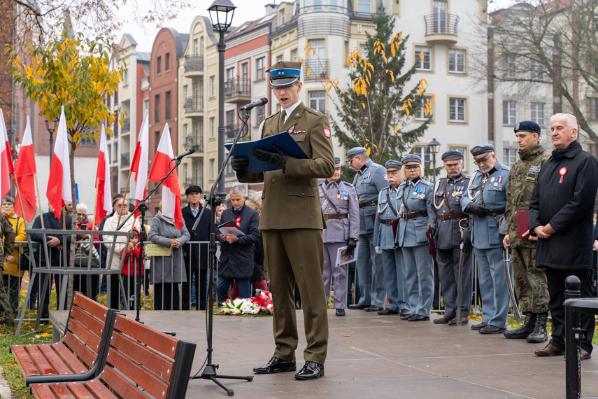 Elblążanie uczcili 105. rocznicę odzyskania niepodległości zdjęcie nr 296023