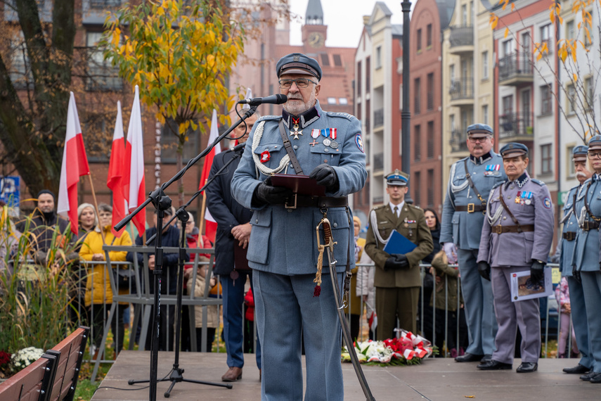 Elblążanie uczcili 105. rocznicę odzyskania niepodległości zdjęcie nr 296017