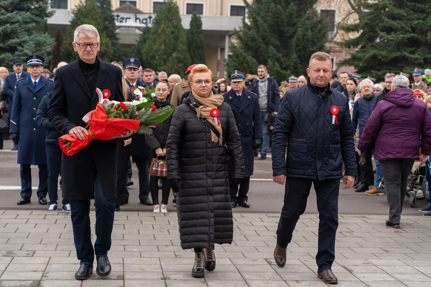 Elblążanie uczcili 105. rocznicę odzyskania niepodległości zdjęcie nr 296039