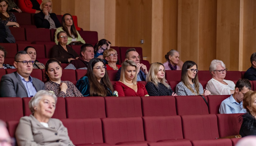 Trzydzieści lat niesienia pomocy zdjęcie nr 296407