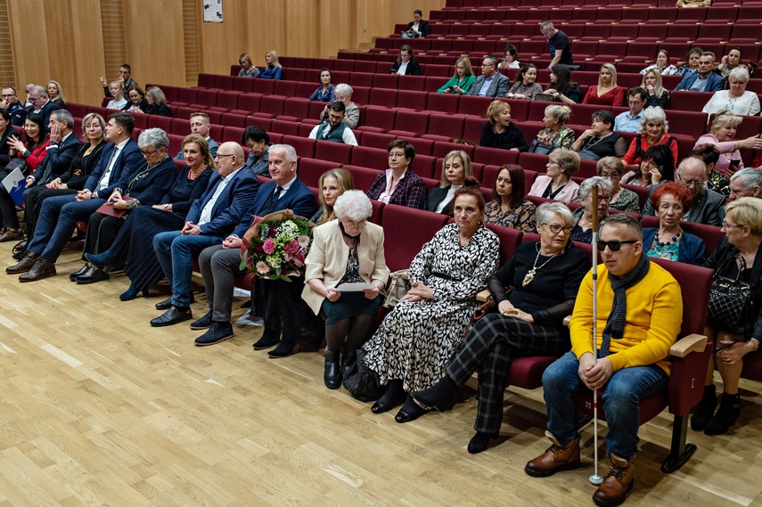 Trzydzieści lat niesienia pomocy zdjęcie nr 296392