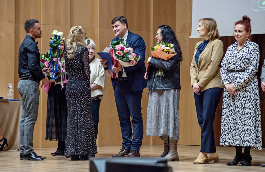 Trzydzieści lat niesienia pomocy zdjęcie nr 296405