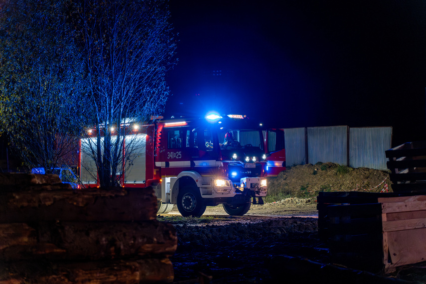 Pożar w hali na Modrzewinie zdjęcie nr 296750