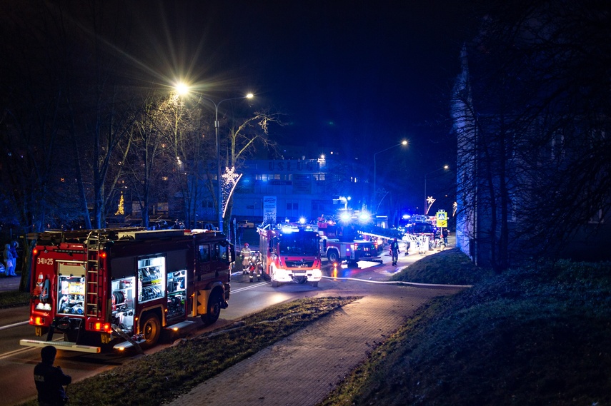 Pożar pustostanu przy Odrodzenia zdjęcie nr 298460