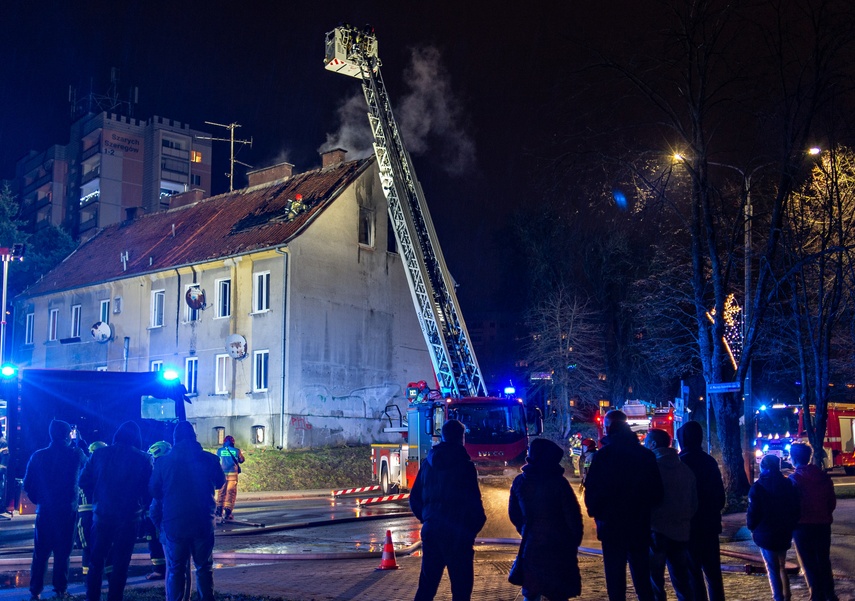 Pożar pustostanu przy Odrodzenia zdjęcie nr 298466