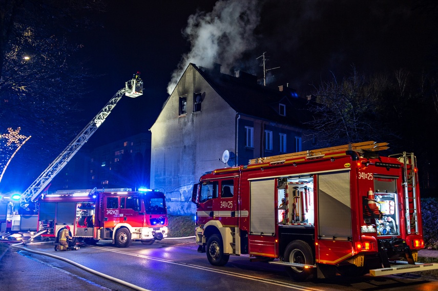 Pożar pustostanu przy Odrodzenia zdjęcie nr 298462