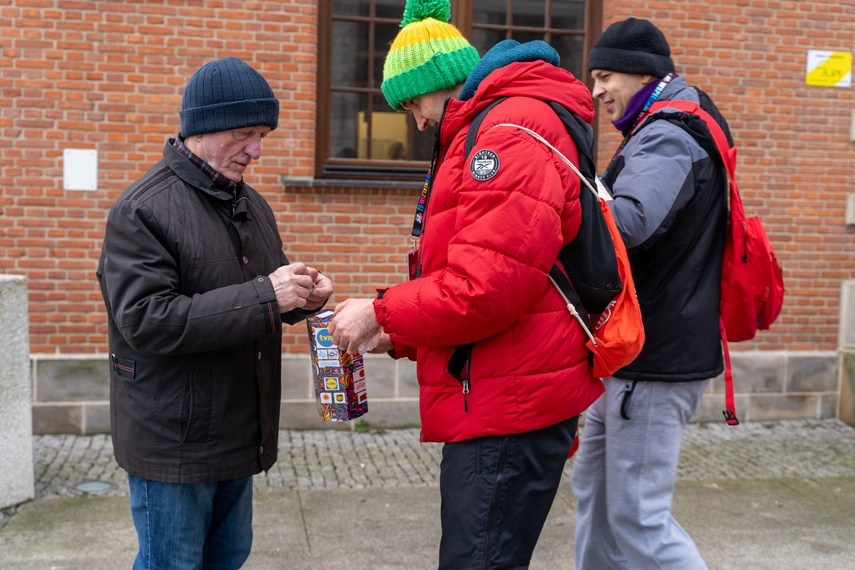 Światełko do nieba, a pieniądze do puszki zdjęcie nr 300924