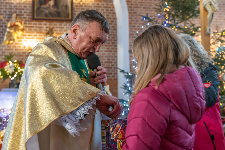 Parafianie dają, ksiądz zbiera, ale dziś na WOŚP zdjęcie nr 300937