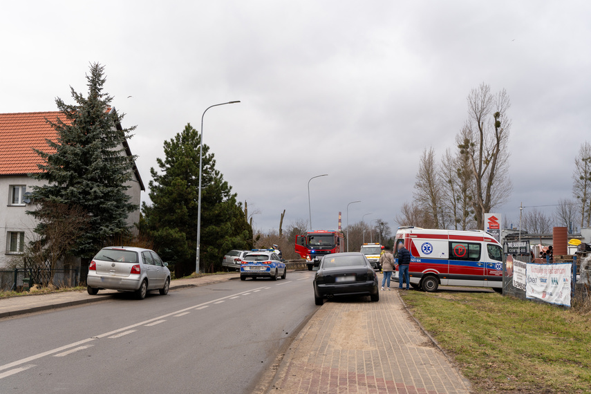 Nie zauważył pojazdu i dachował na Radomskiej zdjęcie nr 301152