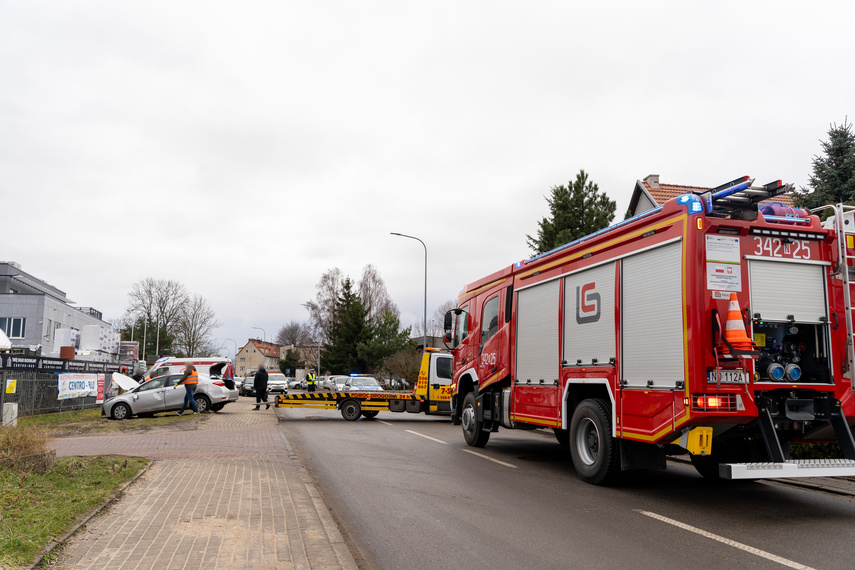 Nie zauważył pojazdu i dachował na Radomskiej zdjęcie nr 301157