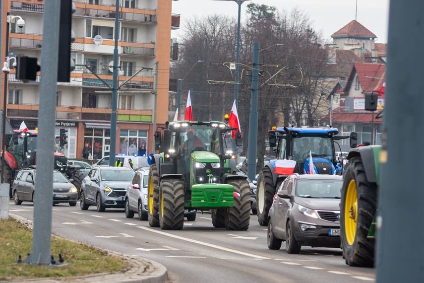 "Potrzebujemy konkretnych rozwiązań". Rolnicy protestowali na ulicach Elbląga zdjęcie nr 301596