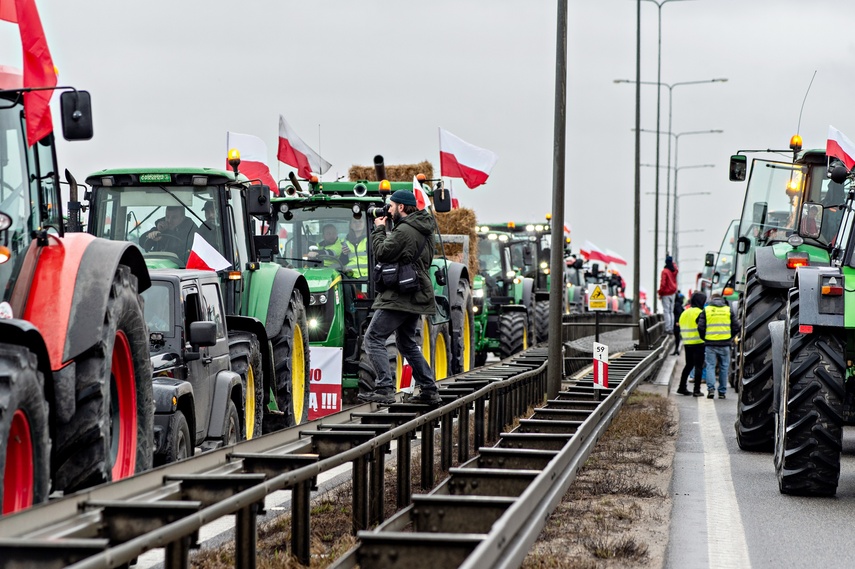 Protest rolników w Elblągu. "Sprowadzanie towarów z Ukrainy nas rujnuje" zdjęcie nr 302459