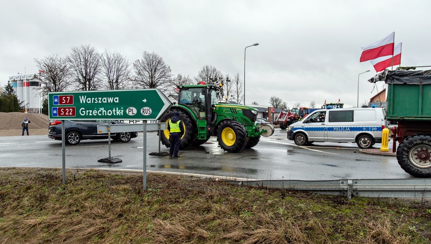 Protest rolników w Elblągu. "Sprowadzanie towarów z Ukrainy nas rujnuje" zdjęcie nr 302440