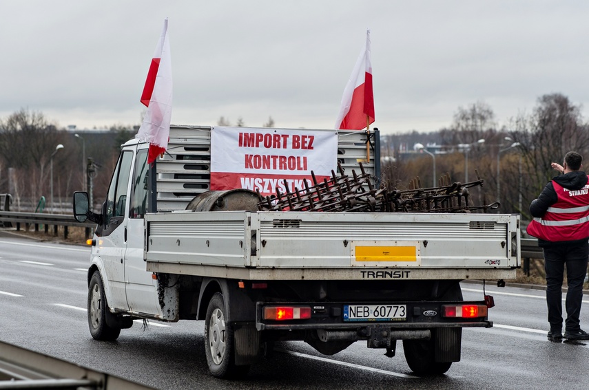 Protest rolników w Elblągu. "Sprowadzanie towarów z Ukrainy nas rujnuje" zdjęcie nr 302455