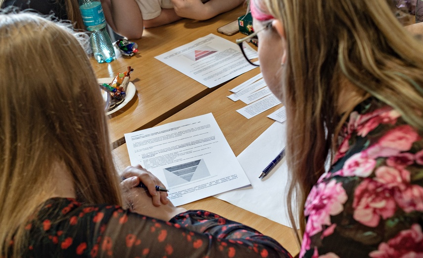 Czy trudno jest wymyślić dobry tytuł? Konkurs dziennikarski dla uczniów szkół średnich zdjęcie nr 309727