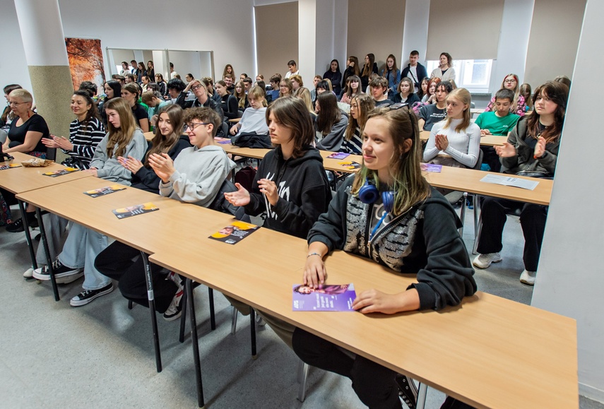 Czy trudno jest wymyślić dobry tytuł? Konkurs dziennikarski dla uczniów szkół średnich zdjęcie nr 309712