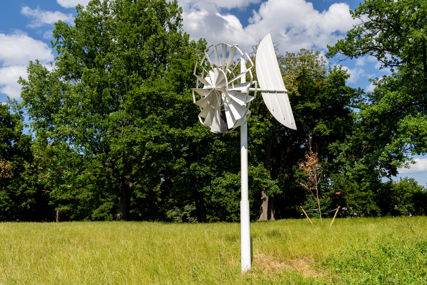 Forma przestrzenna - wiatrak - Jana Chwałczyka. w parku Traugutta