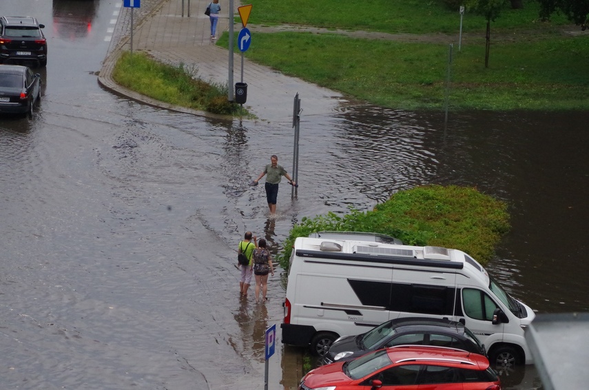 Ulice zamieniły się w potoki zdjęcie nr 313086