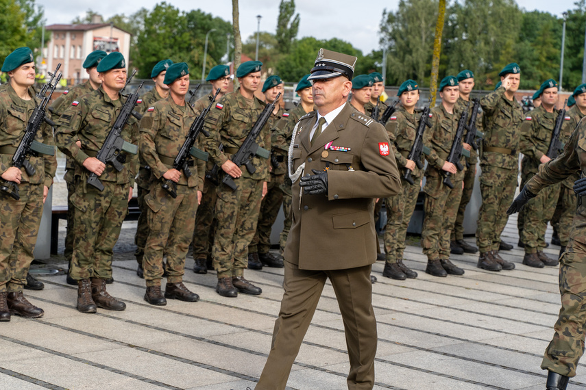 „Od dziecka marzył, by być w wojsku”. Przysięgali na bulwarze zdjęcie nr 313216