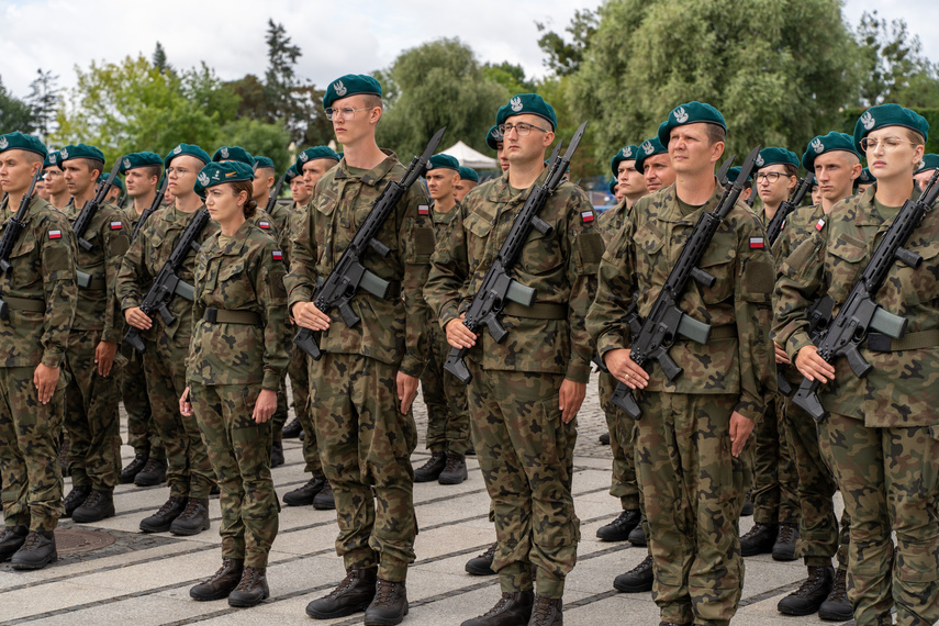 „Od dziecka marzył, by być w wojsku”. Przysięgali na bulwarze zdjęcie nr 313253