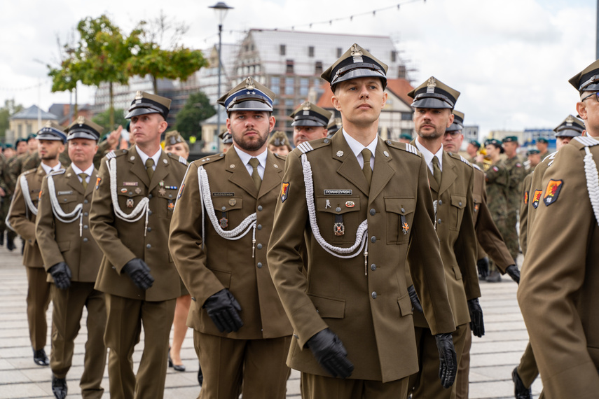 „Od dziecka marzył, by być w wojsku”. Przysięgali na bulwarze zdjęcie nr 313266