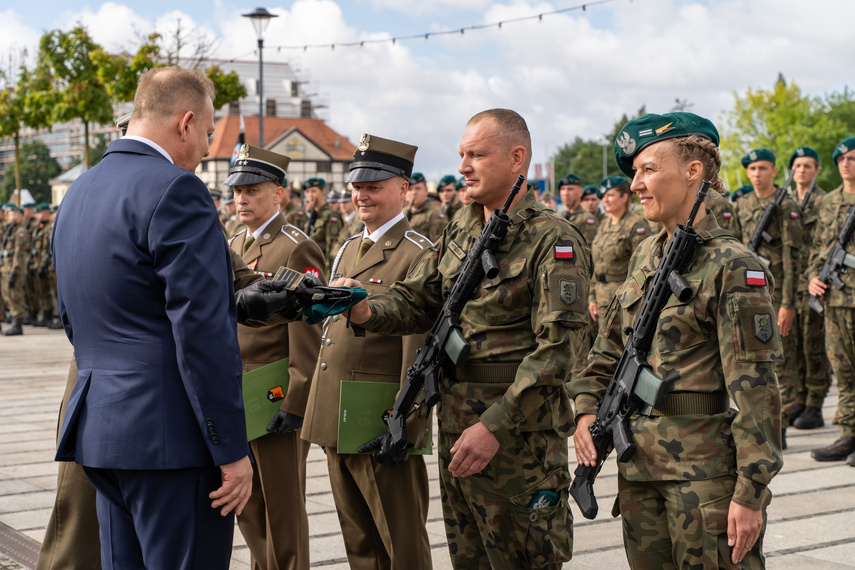 „Od dziecka marzył, by być w wojsku”. Przysięgali na bulwarze zdjęcie nr 313238