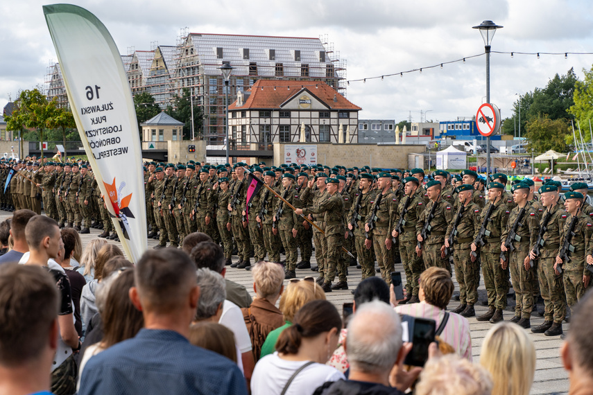 „Od dziecka marzył, by być w wojsku”. Przysięgali na bulwarze zdjęcie nr 313218