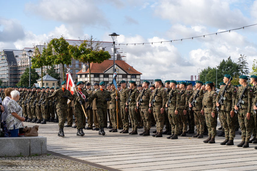 „Od dziecka marzył, by być w wojsku”. Przysięgali na bulwarze zdjęcie nr 313222