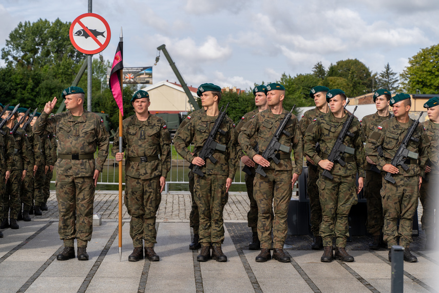 „Od dziecka marzył, by być w wojsku”. Przysięgali na bulwarze zdjęcie nr 313221