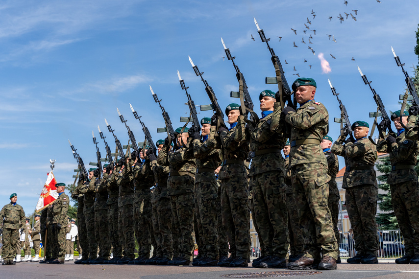 „Krwawy marsz zatrzymany pod Warszawą“ zdjęcie nr 313565