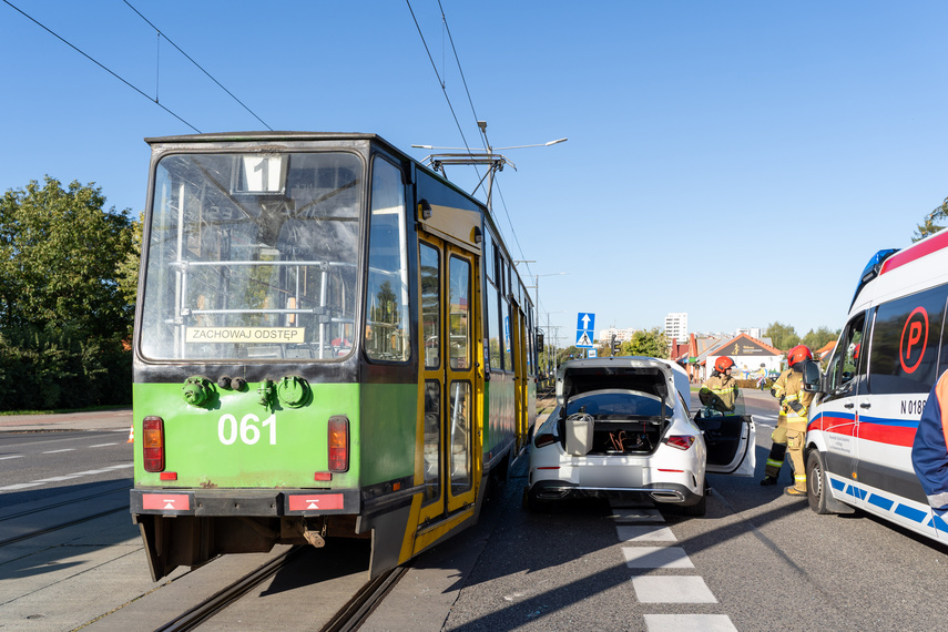 Zderzenie z tramwajem. Dwie osoby w szpitalu zdjęcie nr 316447