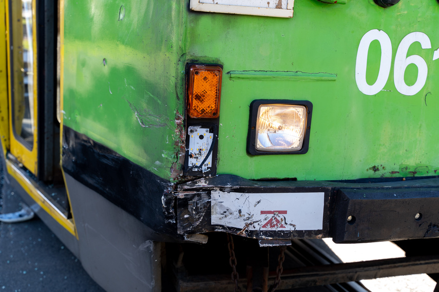 Zderzenie z tramwajem. Dwie osoby w szpitalu zdjęcie nr 316452