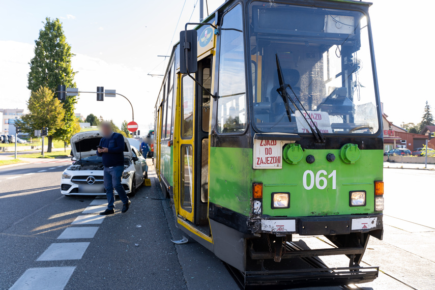 To się ogląda Zderzenie z tramwajem. Dwie osoby w szpitalu