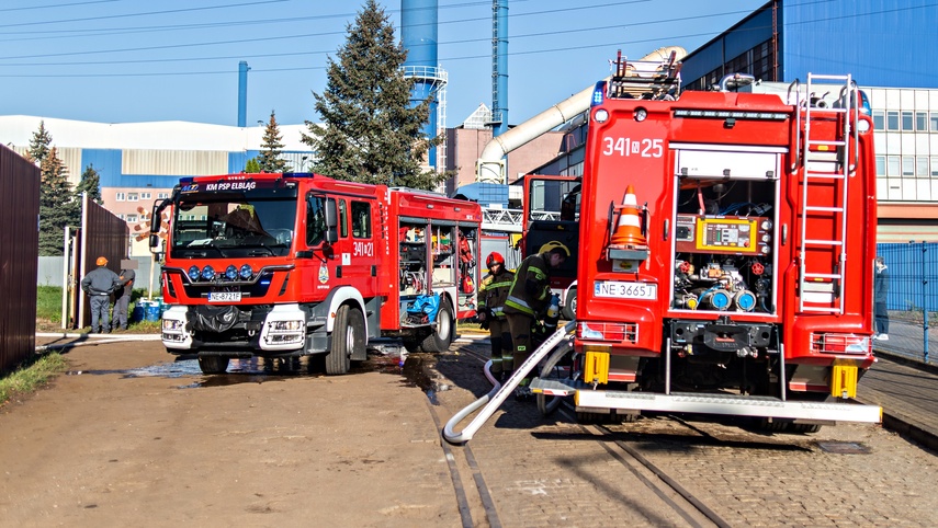 Pożar na terenie starej odlewni zdjęcie nr 317843