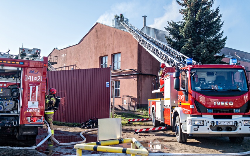 Pożar na terenie starej odlewni zdjęcie nr 317848