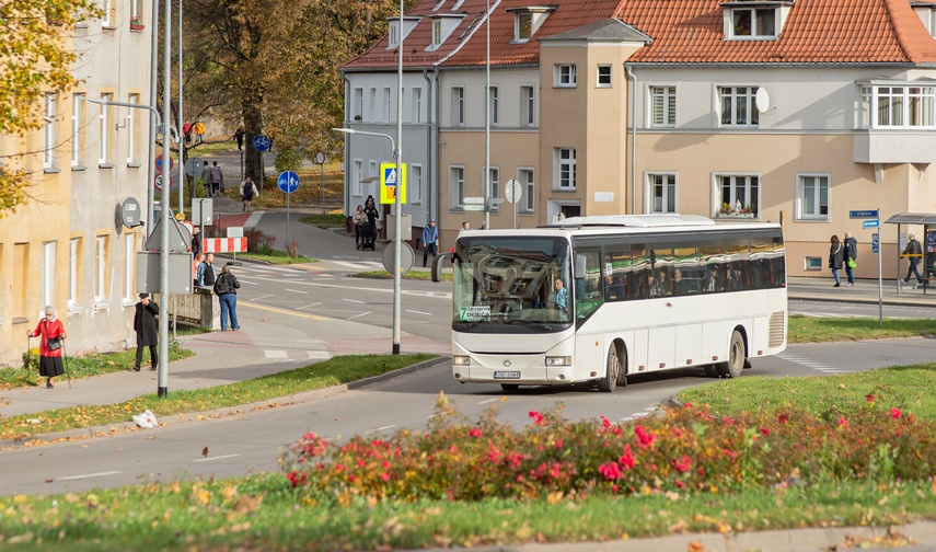 Elblążanie odwiedzają groby bliskich zdjęcie nr 318205