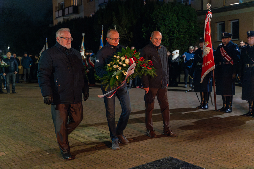 Związkowcy pamiętają o ofiarach Grudnia 70 zdjęcie nr 321427